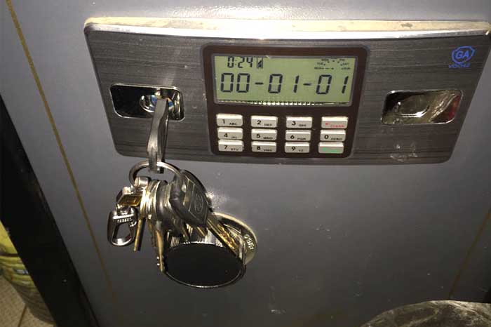 保險柜鑰匙斷在鎖里怎么辦 保險柜鑰匙斷在鎖里怎么辦